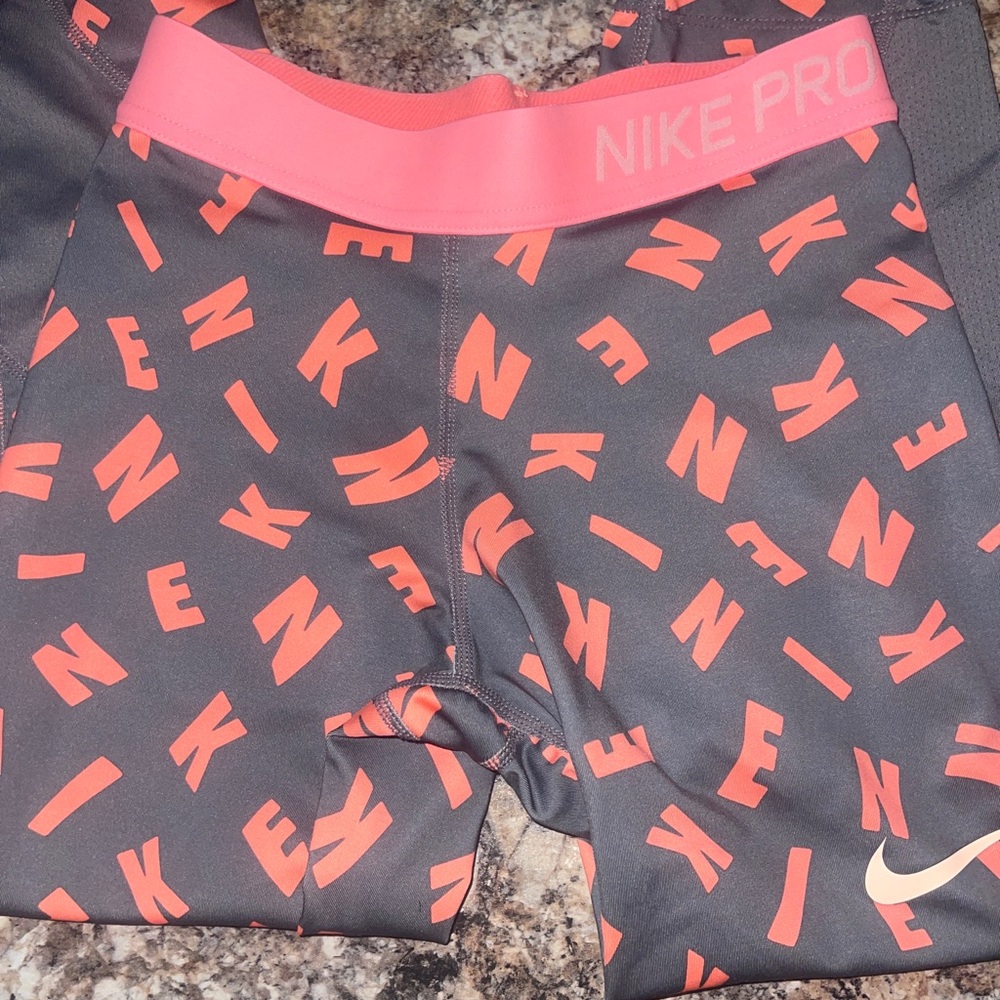 Girls Nike crop leggings - excellent used condition